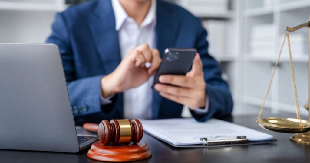 مشاوره تلفنی با وکیل